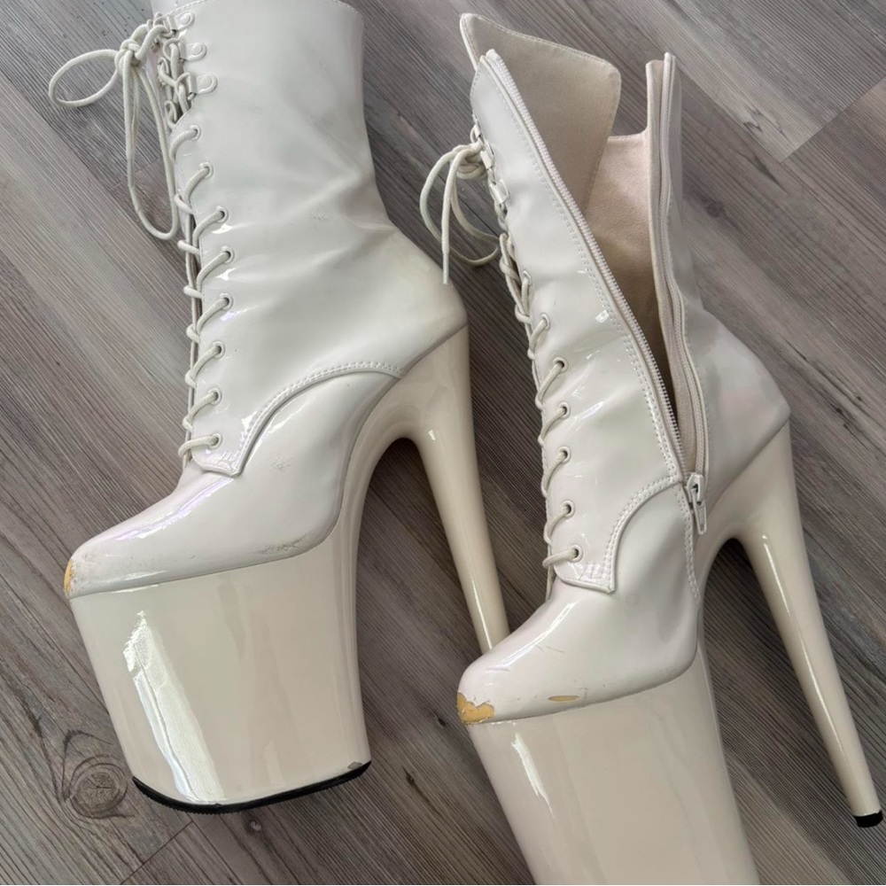 Hella Heels No Angel 8 in boots, size 9